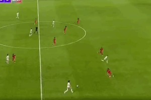 半场：中国女足2-0孟加拉多次失良机，王霜世界波+头球被吹